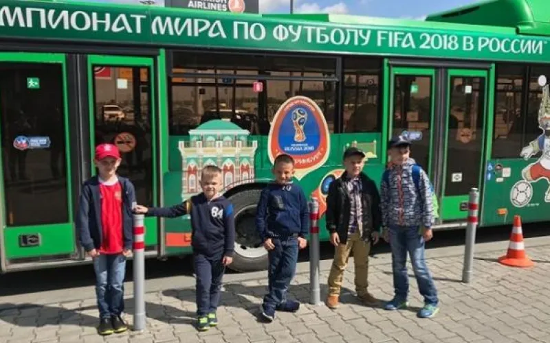 Барнаульские школьники вывели футболистов на поле на ЧМ-2018