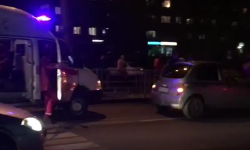 Женщину с ребёнком сбили на пешеходном переходе в Барнауле