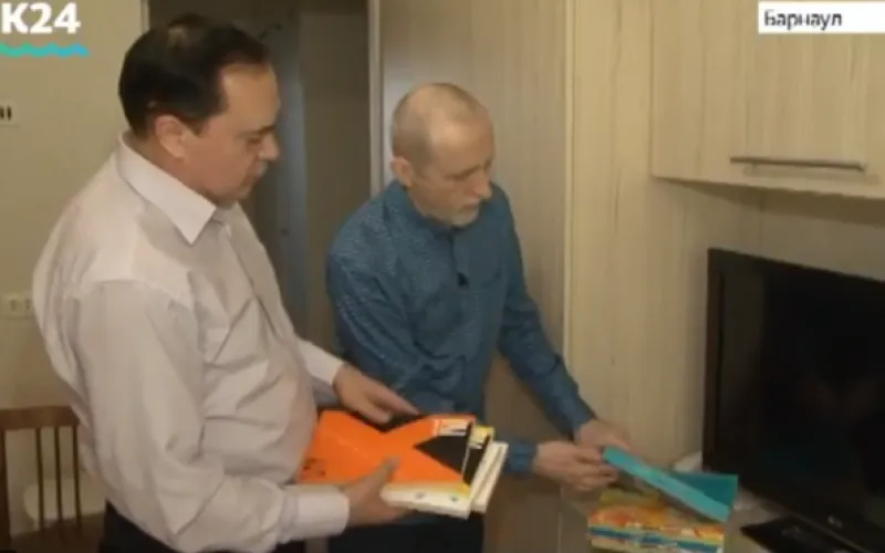 Рассказываем, как живёт один из самых известных поэтов Алтайского края