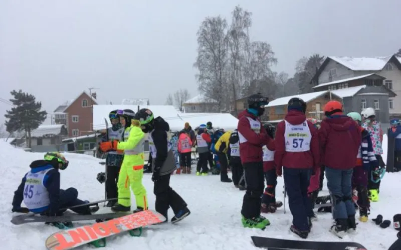 Первые детские соревнования по сноуборду стартовали в Барнауле 