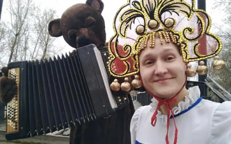 Тощий медведь и повзрослевшая Маша спели о парке «Изумрудный»
