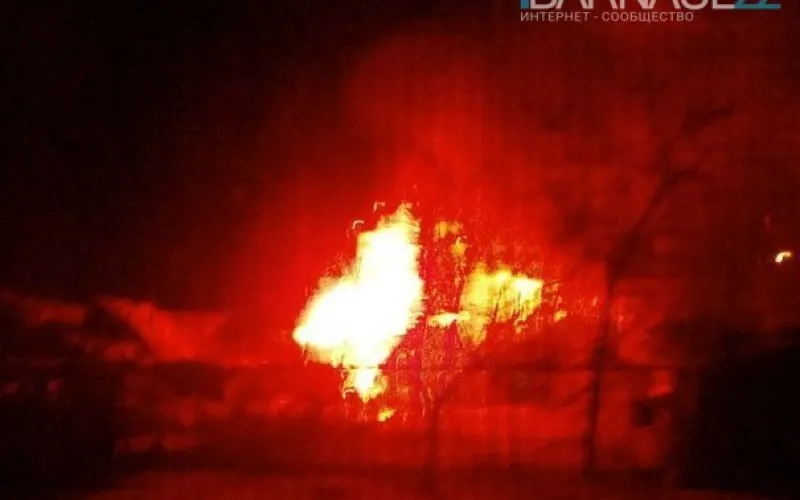 Сильный пожар случился в Барнауле 
