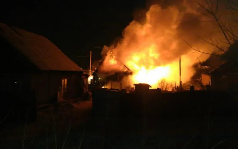 Жилой дом в Барнауле тушили 40 пожарных