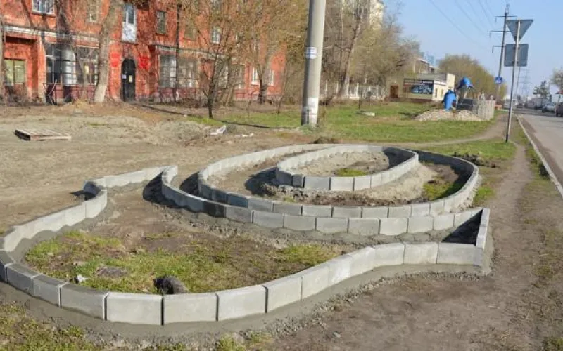 Новые клумбы украсят Комсомольский проспект в Барнауле