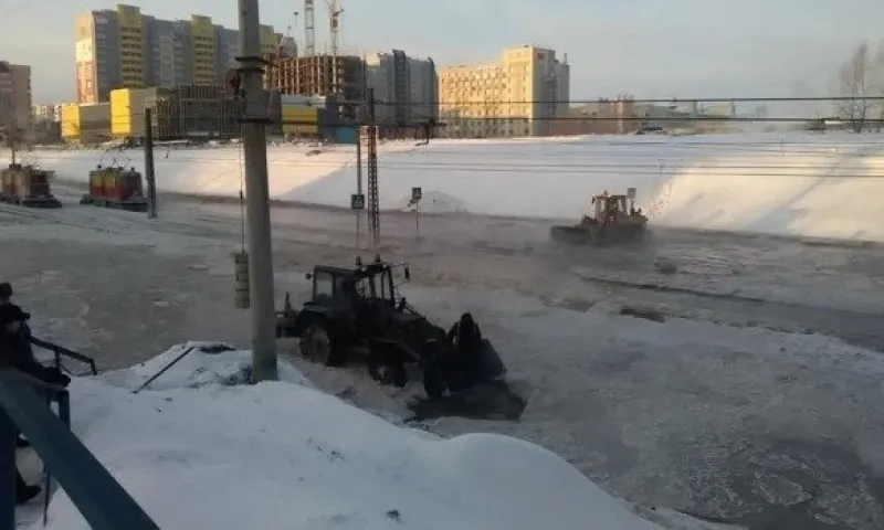 Маршруты транспорта изменены в Барнауле из-за коммунальных аварий