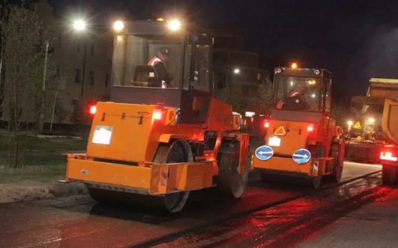 320 тонн асфальта уложено на улице Профинтерна в Барнауле