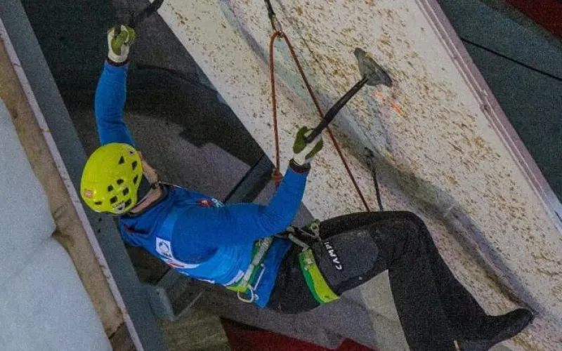 Алтайский спортсмен вошел в десятку лучших на Кубке мира по ледолазанию