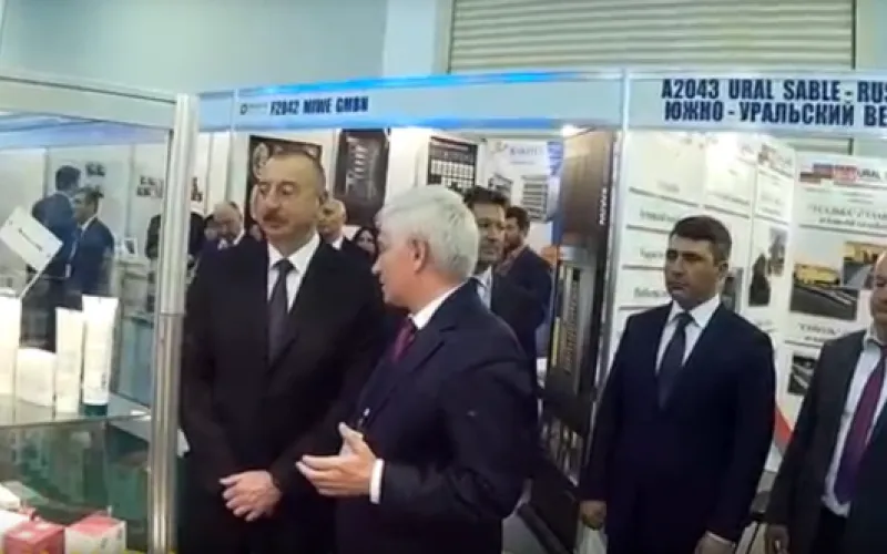 Президент Азербайджана посетил стенд Алтайского края на Международной выставке в Баку