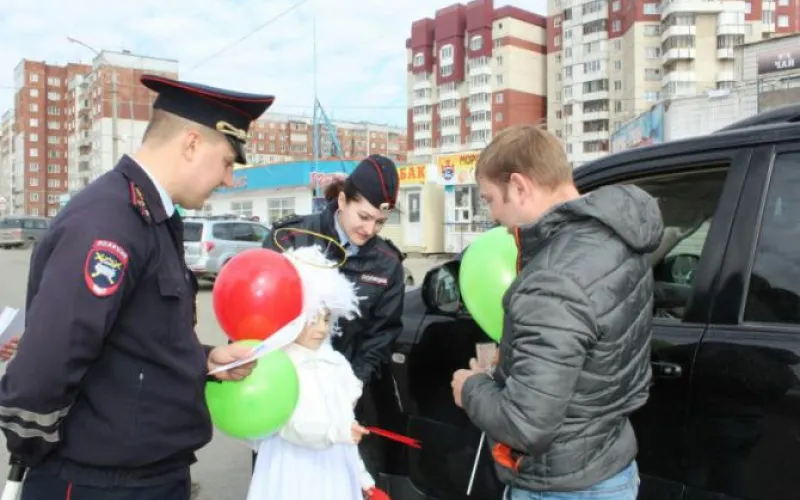 Маленький ангел напомнил алтайским водителям о важности соблюдения ПДД