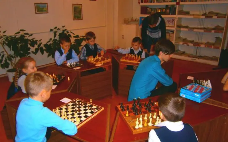 Образовательные учреждения Алтайского края получат инвентарь в рамках проекта «Шахматы в школе»