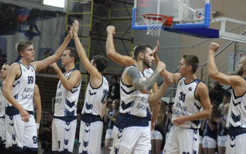 «АлтайБаскет» начал сезон с победы над тобольским «Нефтехимиком»