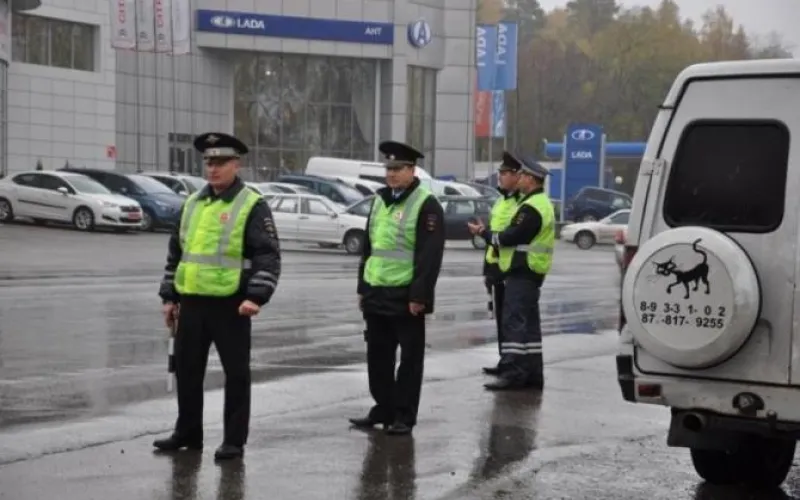 Сотрудники ГИБДД Барнаула проводят массовую проверку водителей