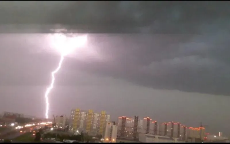 Виктор Томенко провёл экстренное совещание из-за урагана в Алтайском крае 