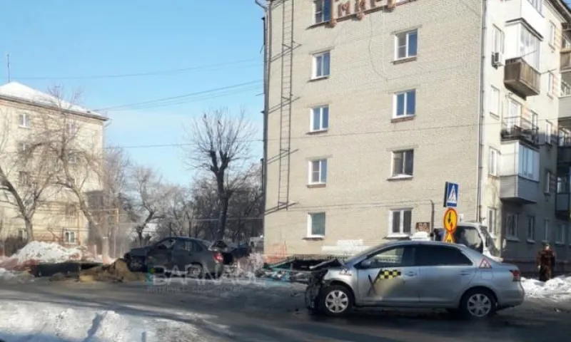 Авария с участием учебного автомобиля произошла в Барнауле