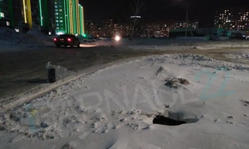 Девочка провалилась в колодец в районе новостроек Барнаула