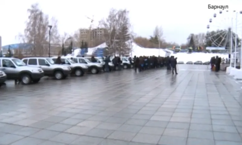 Виктор Томенко вручил новые автомобили домам-интернатам и центрам социального обслуживания