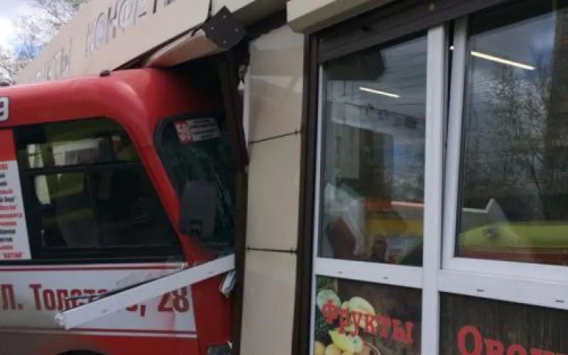 Следователи начали проверку по факту ДТП с маршруткой в Барнауле