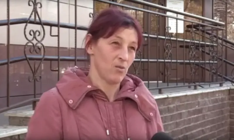 Мать пострадавшей в Калманской школе девочки пообщалась с журналистами 