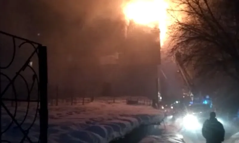 Сильный пожар в гостинице произошел в Барнауле