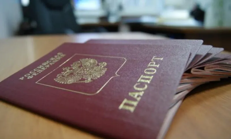 Бывшего начальника миграционного пункта полиции осудят за получение взятки и незаконную выдачу паспортов иностранцам в Алтайском крае