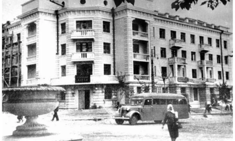 Ремонт фасадов исторического объекта «Гостиница «Алтай» завершается в Барнауле