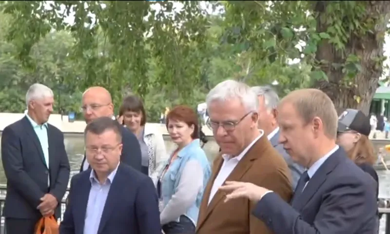 Виктор Томенко и депутат Госдумы Вячеслав Фетисов посетили фестиваль «Алтайские бренды» в Барнауле