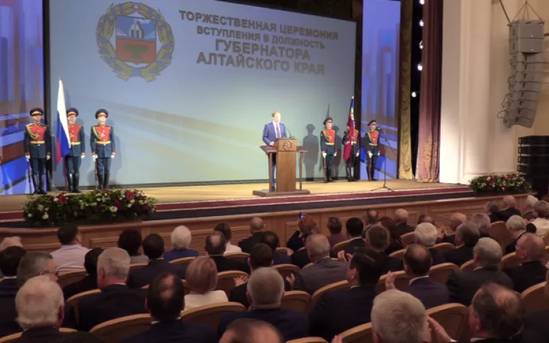 Виктор Томенко официально вступил в должность губернатора Алтайского края