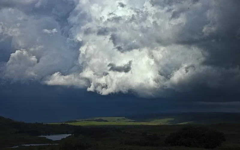 Шквалистый ветер и град: о погоде в Алтайском крае 19 июня