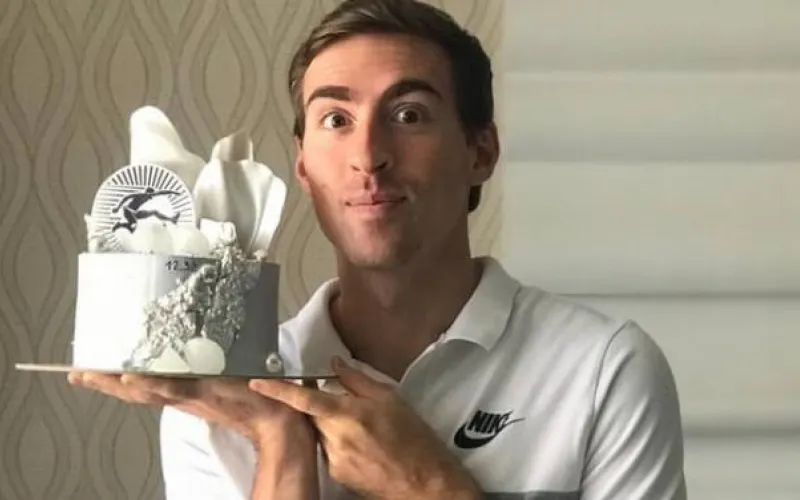 Сергею Шубенкову подарили на день рождения «бриллиантовый» торт