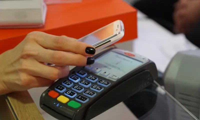Снимать деньги в банкоматах можно будет с помощью смартфона