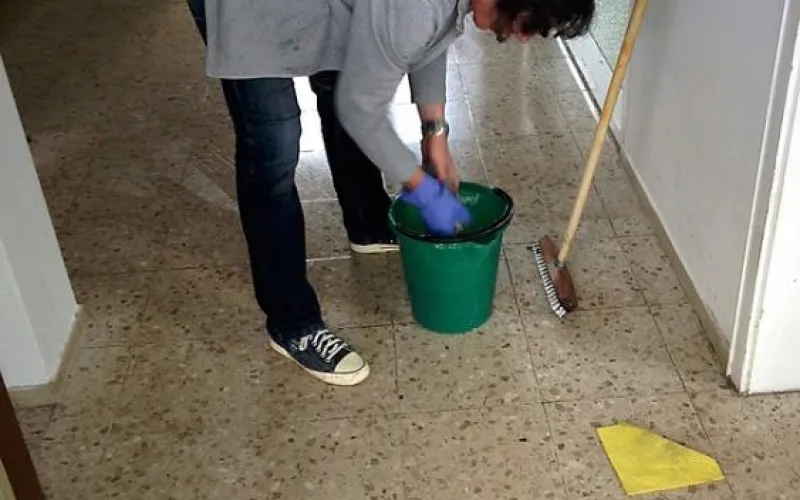 Жена директора соцслужбы в Алтайском крае фиктивно работала уборщицей