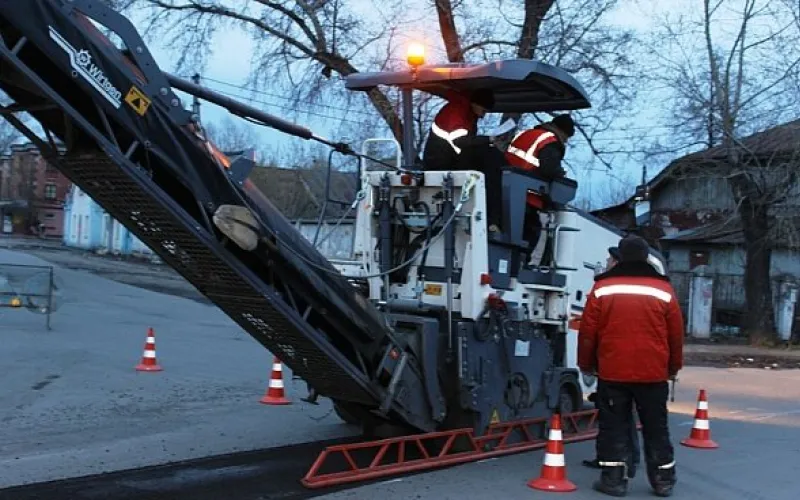 Дождались: на Привокзальной улице асфальтируют проезжую часть