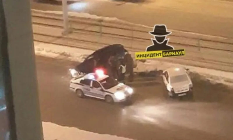 Драка водителей после ДТП закончилась серьезной травмой в Барнауле