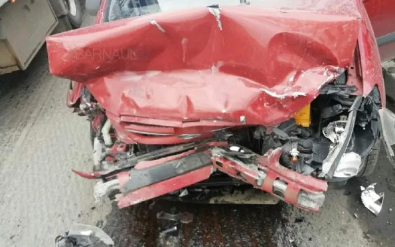 Очевидцы: спящий водитель попал в  ДТП в Барнауле 