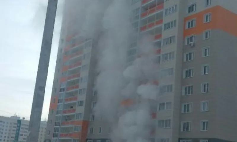 Соцсети: пар валит из подвала жилого дома в Барнауле 