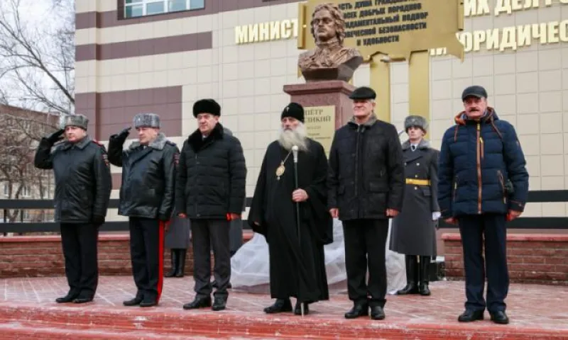 Памятник Петру I установили в Барнауле 