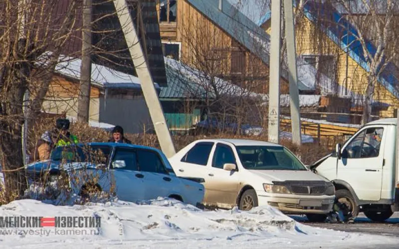 ДТП с участием трех автомобилей произошло в Камне-на-Оби
