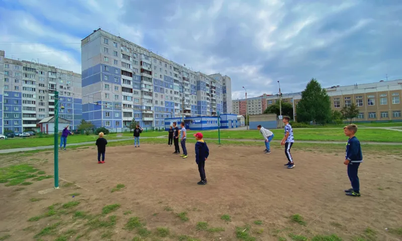 45 спортплощадок будут работать летом в Барнауле в рамках проекта «Летний дворовый инструктор»