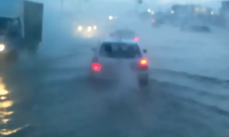 Улицу затопило кипятком в Барнауле
