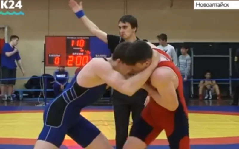 Турнир по греко-римской борьбе памяти Ивана Григорьева проходит в Новоалтайске