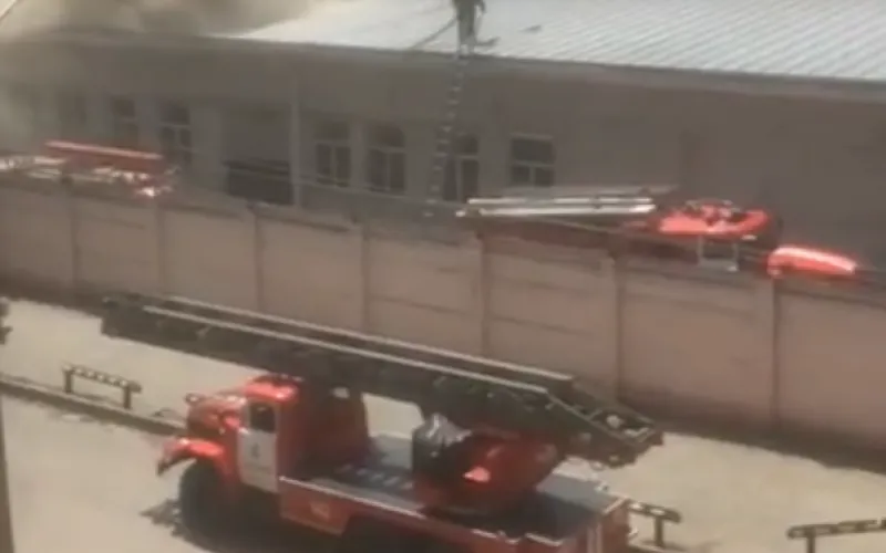 Видео: хлебозавод горит в Барнауле 