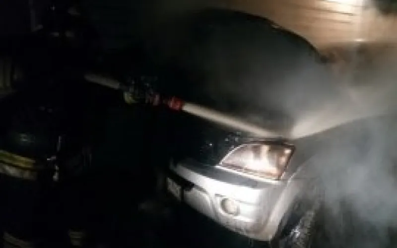 Машину в Бийске тушили 7 пожарных