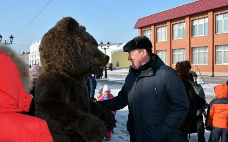 Сергей Дугин посетил барнаульские масленичные гулянья