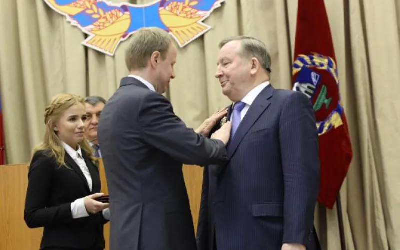 Виктор Томенко назначит сенатором Совета Федерации Александра Карлина 