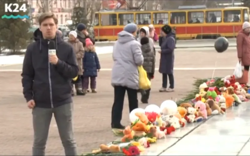 Прямое включение с барнаульского митинга памяти погибших в Кемерове 