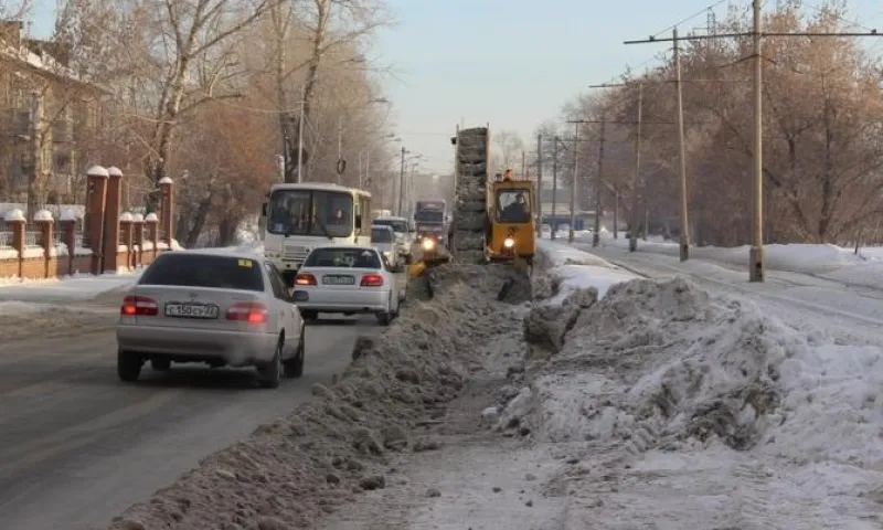 Более 3 тысяч кубометров снега вывезли дорожники за минувшую ночь в Барнауле