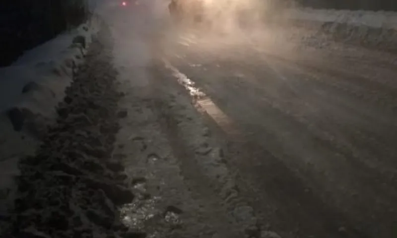 Движение транспорта перекрыли из-за коммунальной аварии в Барнауле