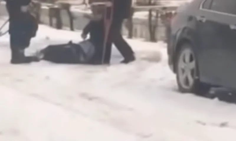 Алтайских полицейских подозревают в избиении мужчины на костылях