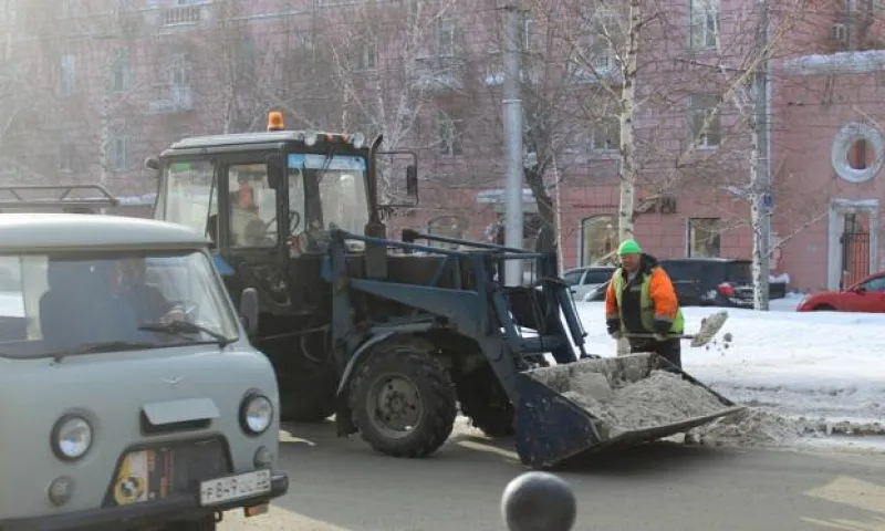 Более 3 000 кубометров снега вывезли ночью в Барнауле