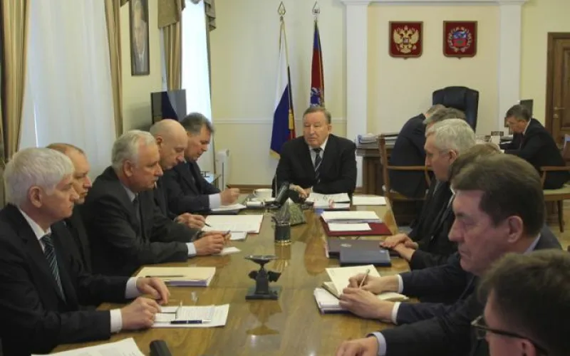 Александр Карлин с заместителями обсудил работу энергетических служб и служб ЖКХ в период январских холодов